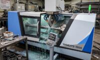 Металлообрабатывающий круглошлифовальный станок с ЧПУ YHMG175-1500 в цеху